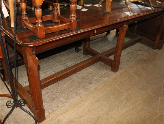 Mahogany dining table(-)